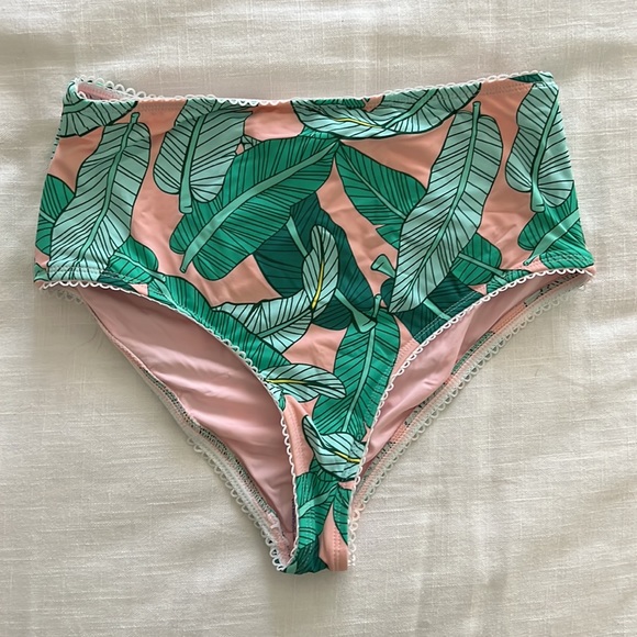 Palm Print high waisted bikini swimwear set. Top S bottom M never worn - Picture 3 of 6